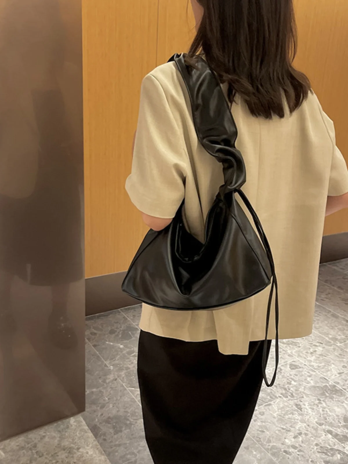 

Faionable Casual Large Capaci oulder Bag Korean Sle Underarm Bag Soft PU Leather Zipper Closure Color Handbag