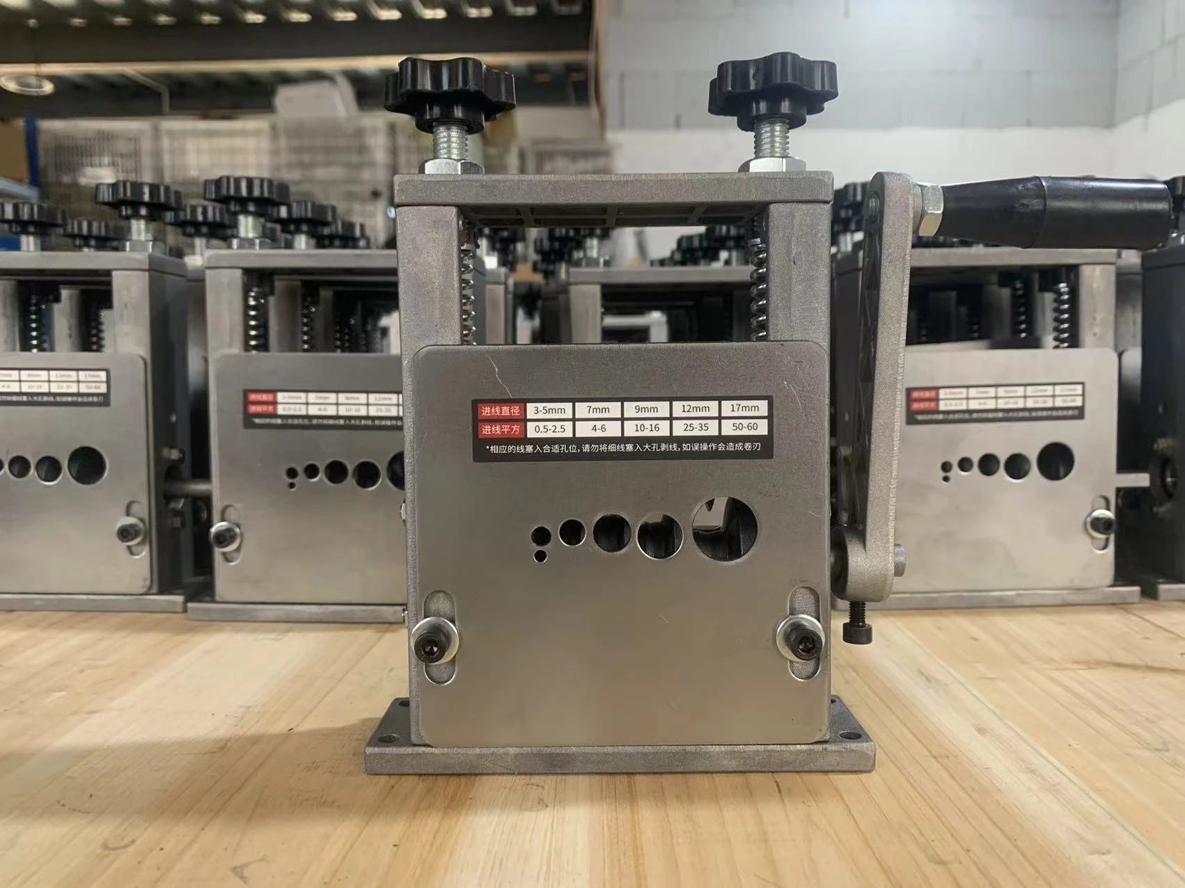 เครื่องลอกสายไฟฟ้า รุ่นใช้ในครัวเรือน ขนาดเล็ก 6 รู 5 ใบมีด สำหรับลอกสายทองแดงและสายเคเบิล