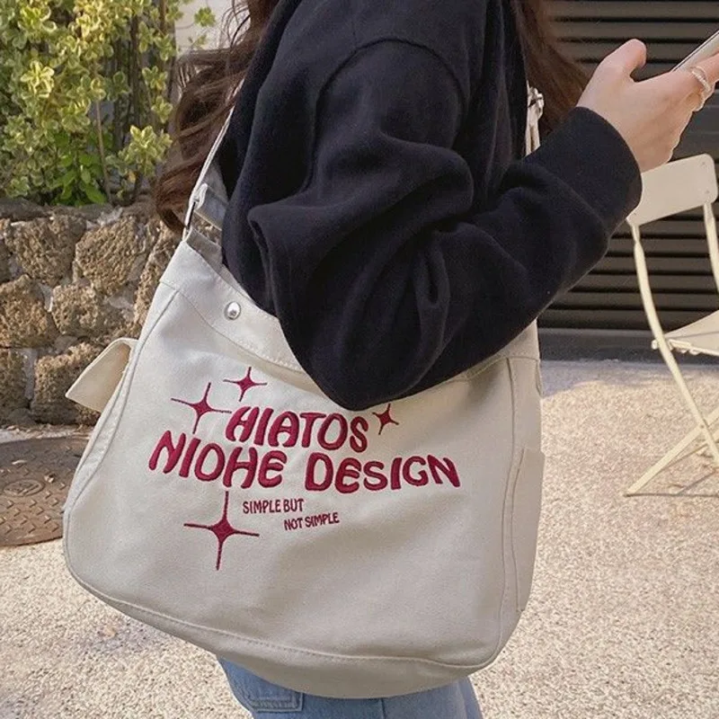 

Сумка-кроссбоди женская Ins Canvas Bag, большая вместимость, множество карманов, вышитые буквы, широкий ремень, повседневная наплечная сумка
