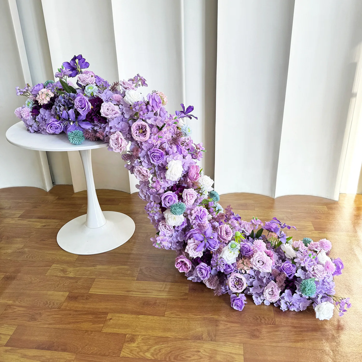Künstlicher rosa-weißer Rosen-Tischläufer, florale Reihe, Hochzeitstisch-Mittelstück-Arrangement, Bankett-Hintergrund-Blumendekoration – Detail 1