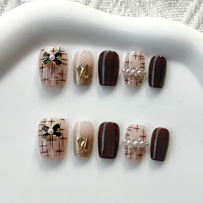 Frauen handgemachte Schmetterling lila mit Diamanten Designs funkelnde Katzenauge Press On Nails Nagelstück gefälschte Nagelspitzen Alltagskleidung Kunst