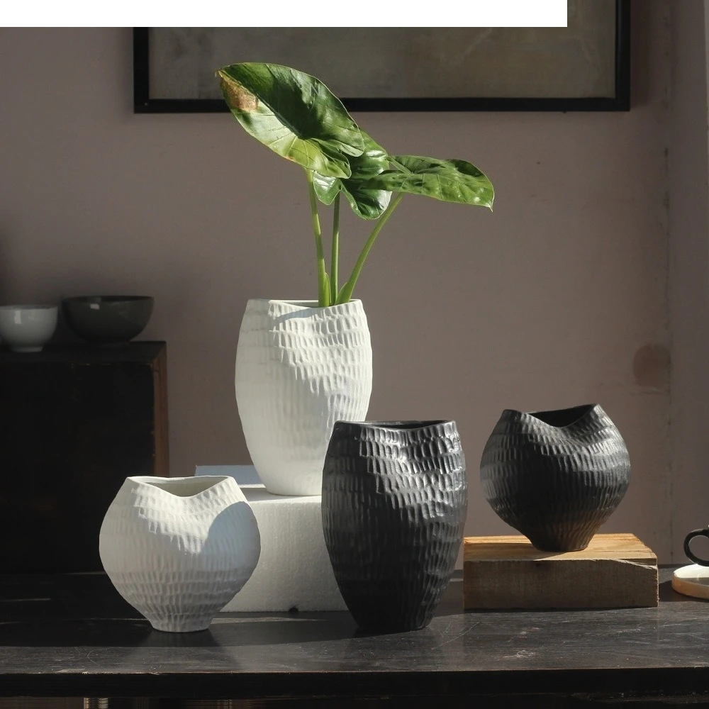 Ceramic Vase Black and White Checkered Irregular Pleats Flower Vase Hydroponics Terrarium Home Decoration Accessories