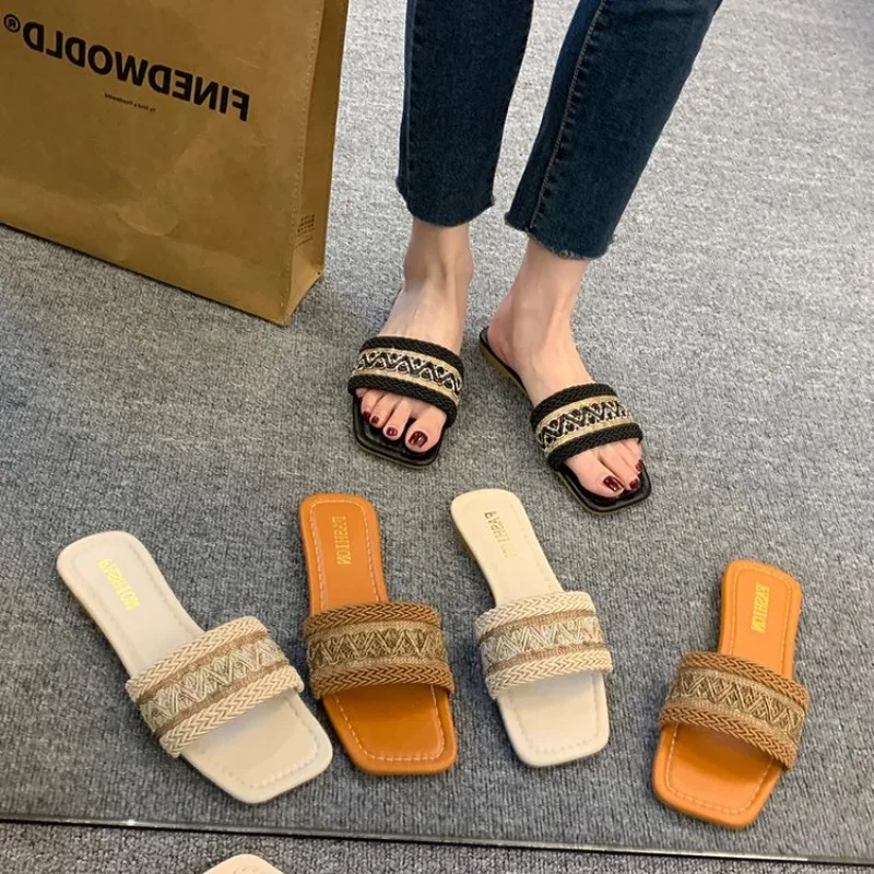 

Женские шлепанцы с квадратным носком для пляжа, новые летние сандалии на плоской подошве с мягкой подошвой и противоскользящим покрытием