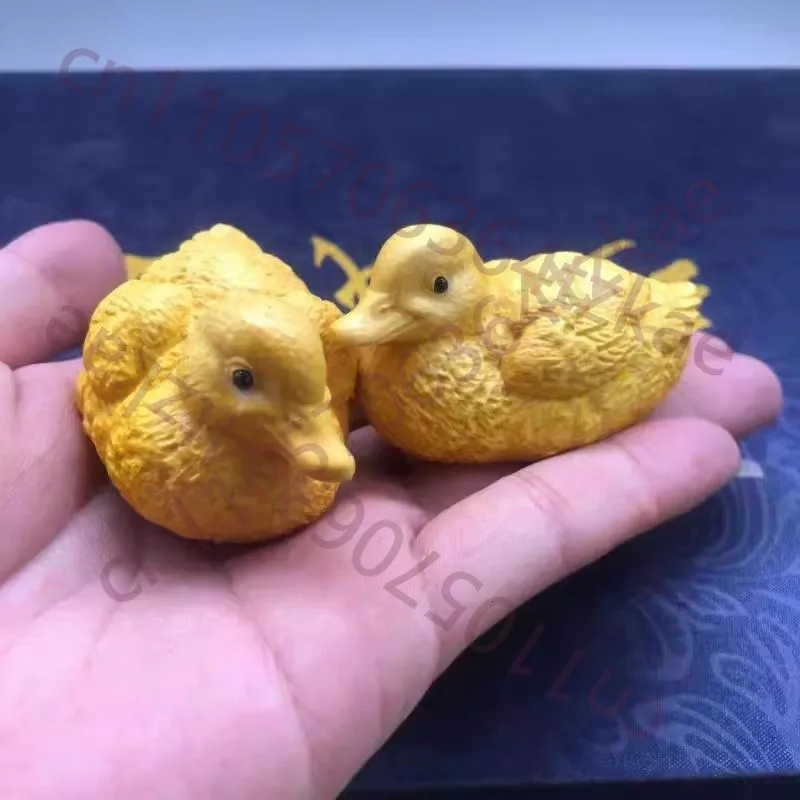 

Очаровательная деревянная утка ручной работы – очаровательная скульптура животного для стола, автомобиля и чайного столика, уникальный подарок для коллекционеров и талисман удачи.