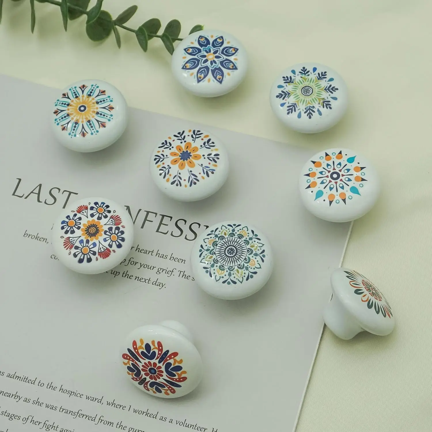 White Ceramic Round knobs for Cabinets and Drawers Creative Single Hole Cupboard Door Pulls Modern Simple Furniture Hardware