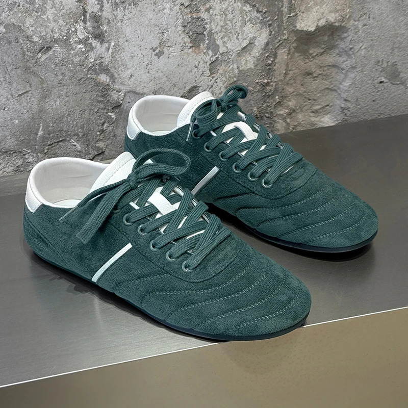 New 2025 Arrivals: Hot-Selling Unisex Breathable Premium Anti-Slip Walking Shoes Hiking & Casual Footwear