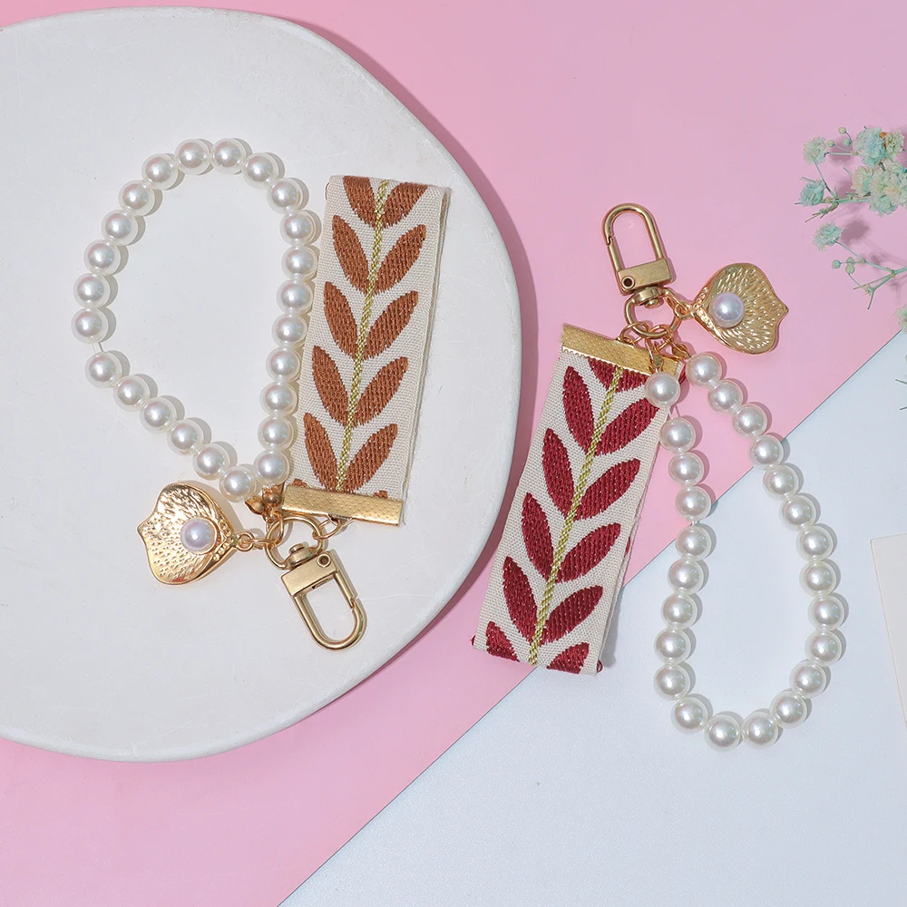 Elegant Faux Pearl Keychain Leaf  Shell Wristband Pendant Key Chain for Women Daily Decor Bag Charm Car Key Ring Birthday Gift