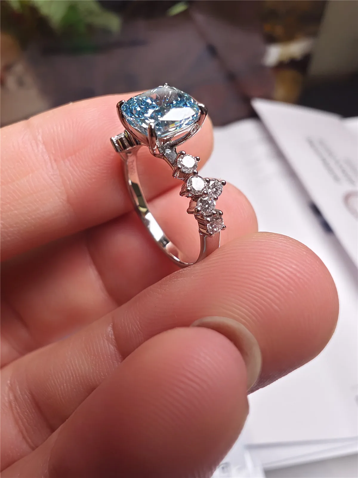 

Обручальное кольцо из цельного золота 14 карат с выращенным в лаборатории бриллиантом огранки «кушон», 1,5 карата, синий бриллиант, IGI CVD HPHT, ювелирные изделия на заказ, оптом