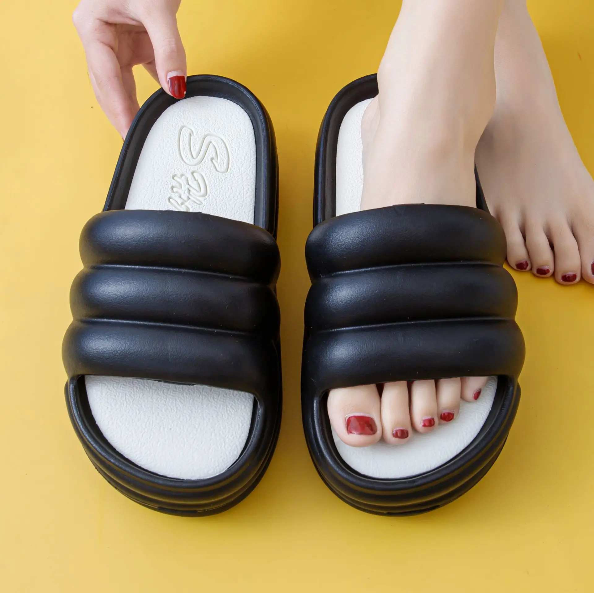 New thick soled bread slippers in summer EVA fashion wear waterproof  soft feeling ins wear women's home bathroom slippers