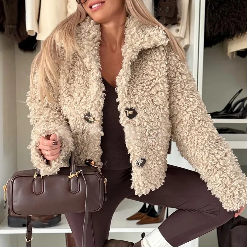 

2025 зимнее новое женское флисовое пальто с воротником с лацканами, простая однотонная пригородная куртка с длинными рукавами, удобная теплая свободная верхняя одежда