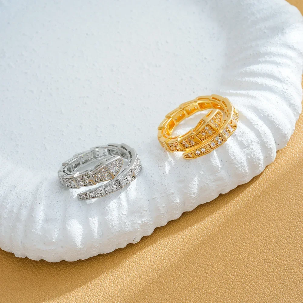 Кольцо с бриллиантом в модном и элегантном женском стиле, регулируемое и сверкающее кольцо с бриллиантом.