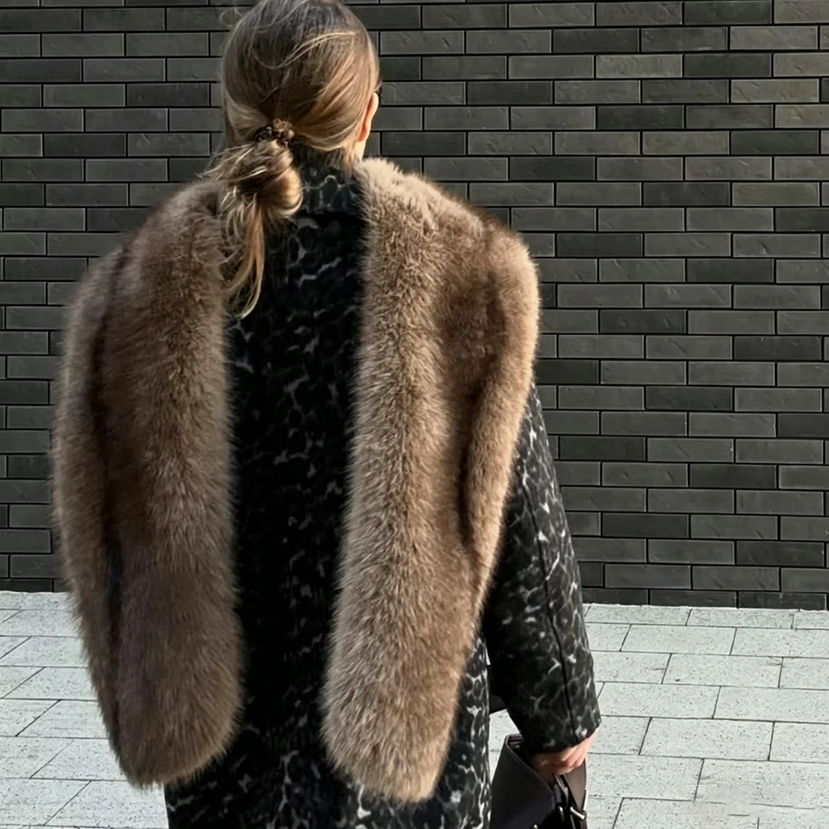 Women's Fluffy Faux Fur Scarf Long Plush Thick Warm Winter Neck Warmer Elegant Luxe Chic Trendy Outerwear