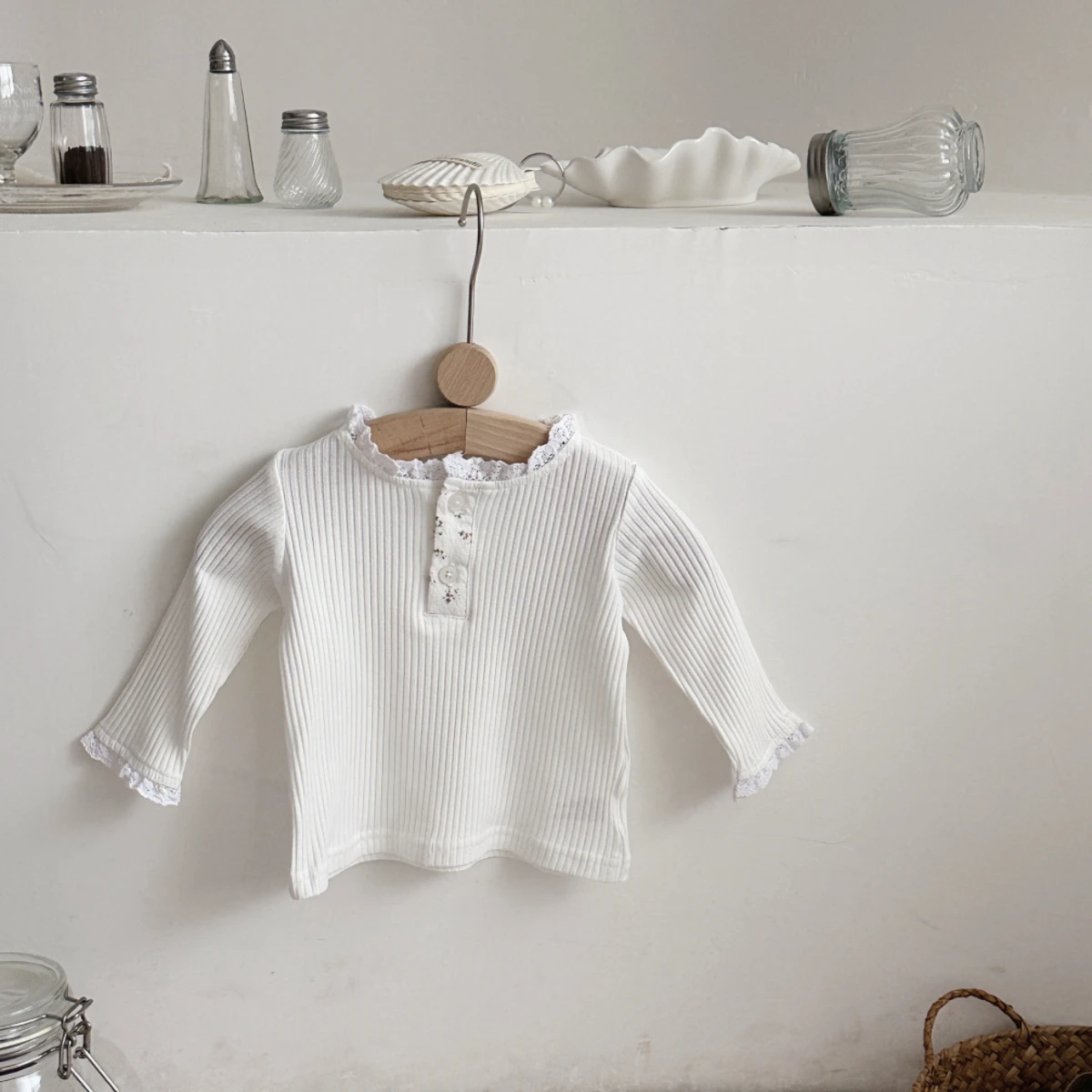 أزياء الخريف لحديثي الولادة ملابس الفتيات المريحة بلون الدانتيل وأكمام طويلة عصرية قابلة للتنفس للأطفال البنات على الطراز الكوري