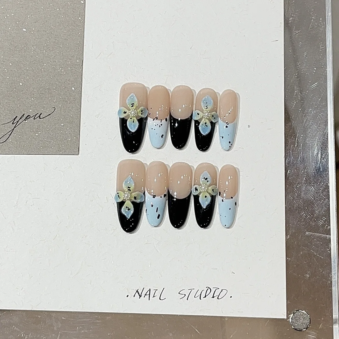 

10PCS Sweet Cool Long Oval Handmade False Nails Fresh Blue Carved Flowers French Press on Nails Full Cover Wearable Fake Nails