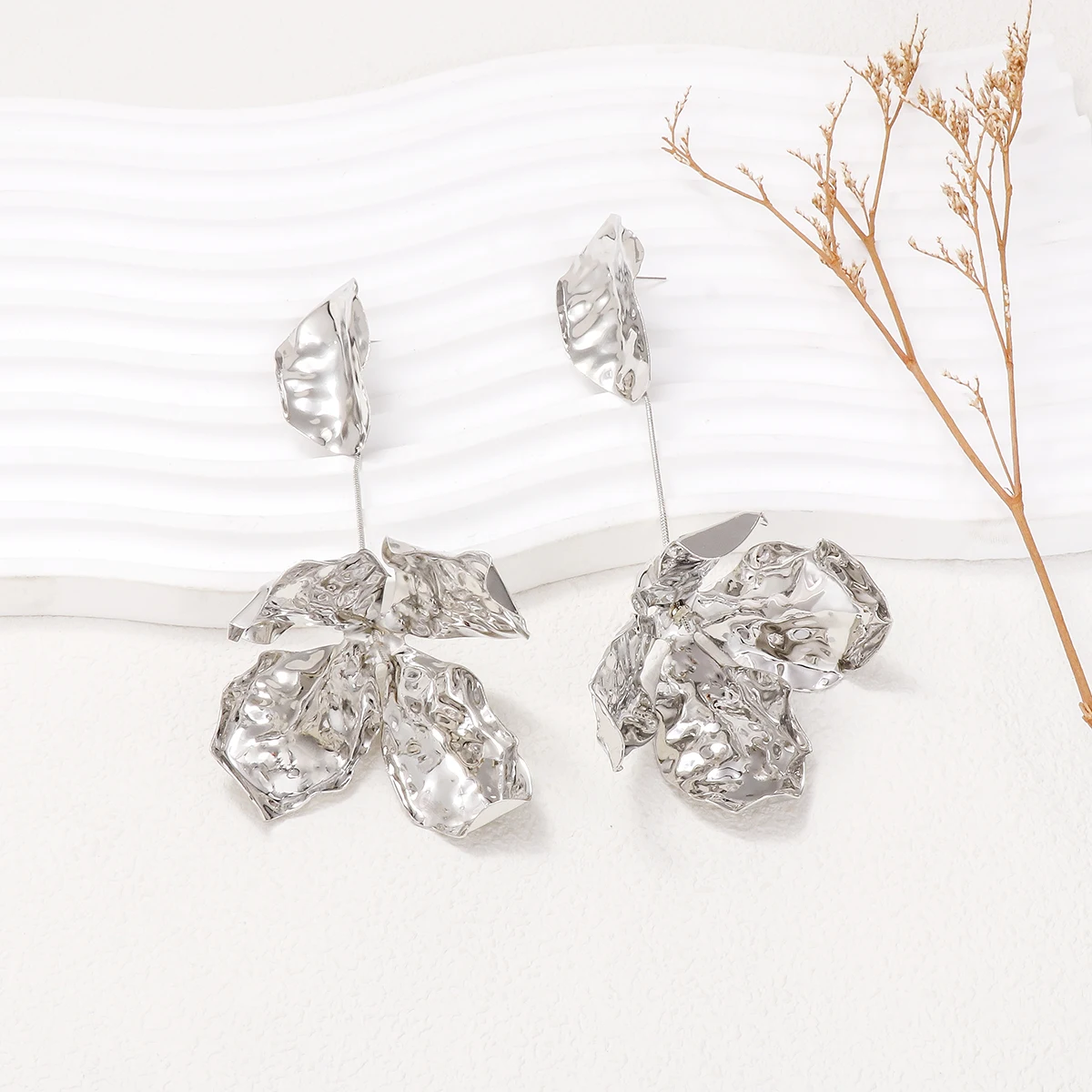 2024 New Metal Flower Earrings Statement Jewelry for Women Holiday Party Accessories