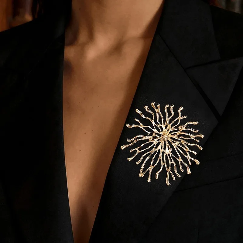 Vintage Art Design Sun Shine Brooches For Women Unisex 2-color Metal Round Party Casual Brooch Pins Gifts Pins Custom Pin