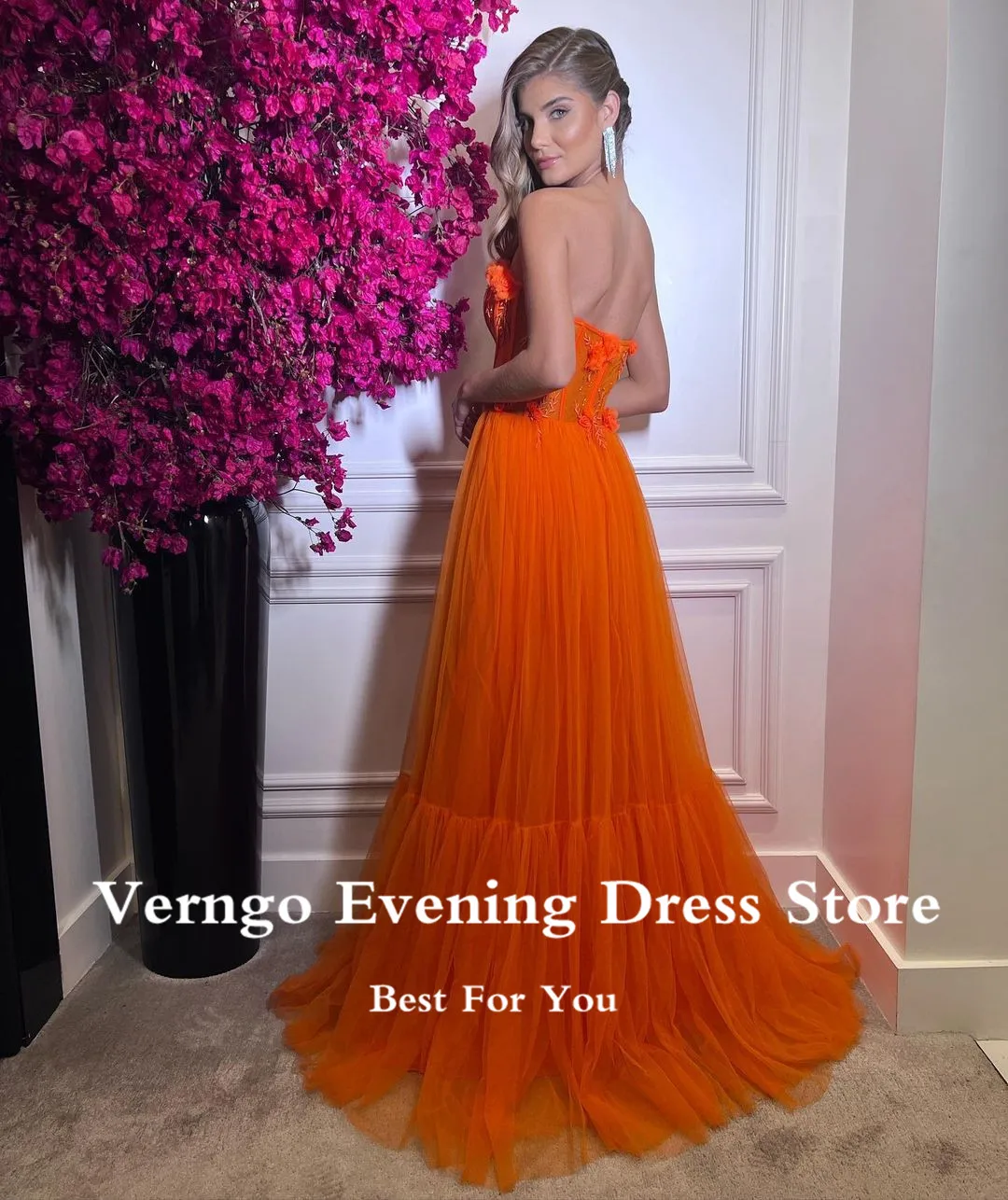 Verngo Heldere Oranje Tulle Lange Prom Dresses Strapless 3D Bloemen Applique Botten Tiered Arabische Vrouwen Party Avondjurken 2022