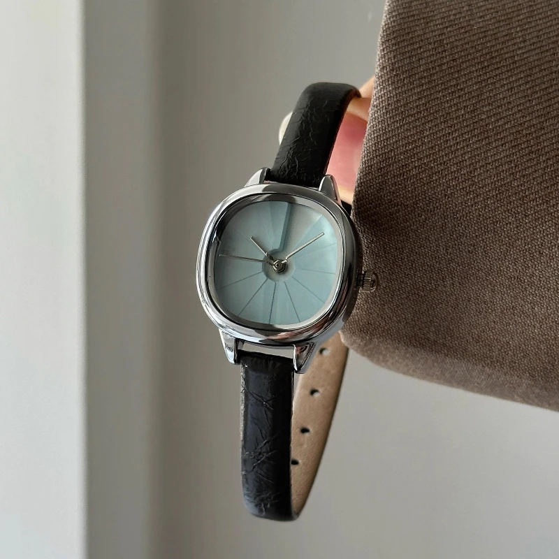 Vintage Student Quartz Watch Women's 2025 New Waterproof Fashion Trend Light Luxury Niche Ladies Premium Temperament Watch  Gift