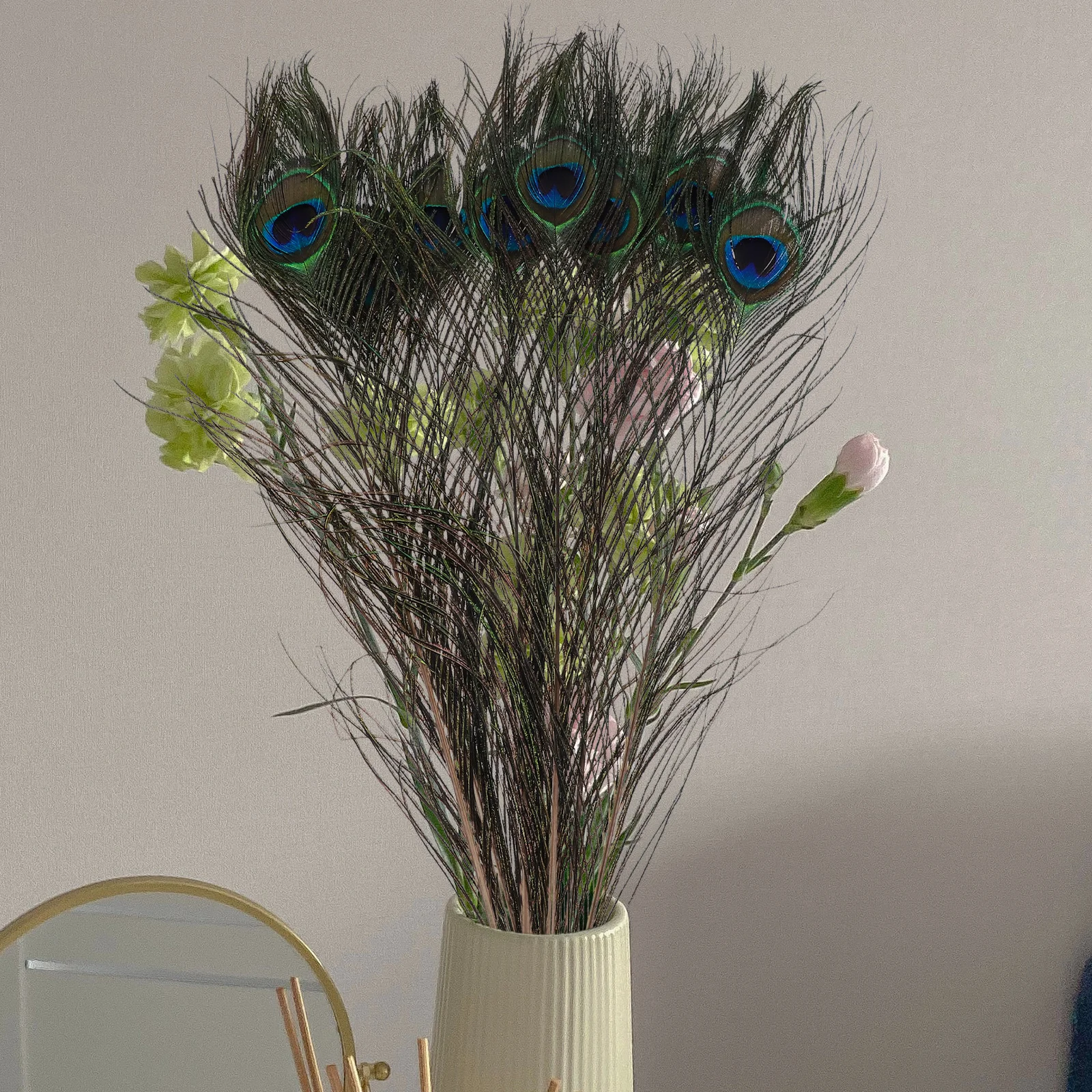 

10Pcs Natural Peacock Plumes Bulk Decorative Craft Plumes for Vase Floral Arrangement DIY Party Wedding Centerpieces Home Decor