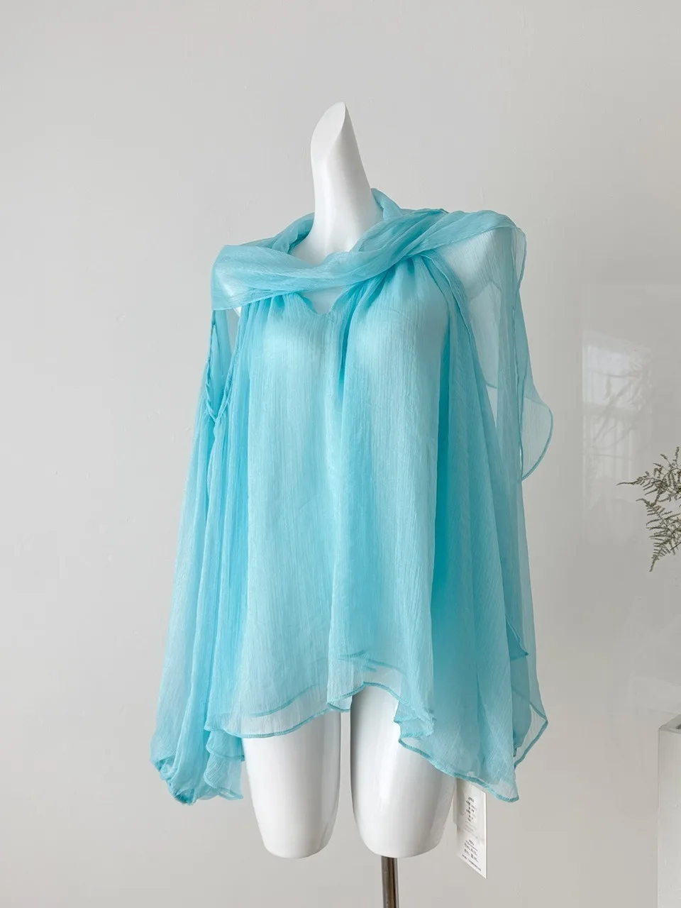 

Нежный шифоновый топ Gentle Wind для женщин, лето 2026, свободный крой, мятно-зеленый, с открытыми плечами, в сказочном стиле, с длинными рукавами, из полиэфирного волокна