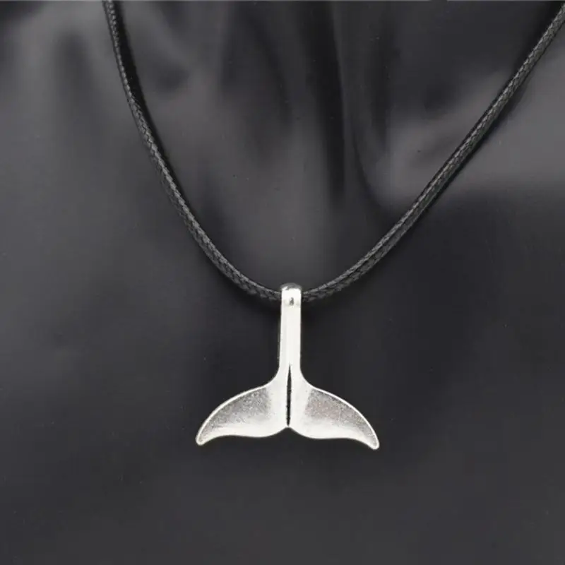 31BB Stylish Ocean Inspired Dolphin Tail Pendant Necklace Metal Clavicle Chain Jewelry Everyday Punk Fashion Gift For Her
