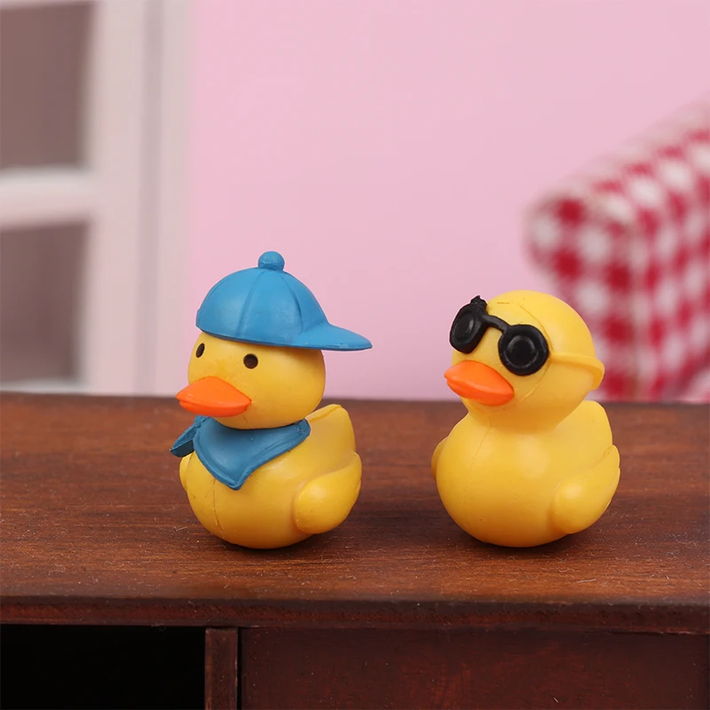 1Pcs Mini Cartoon Hat Glasses Little Yellow Duck Ornaments Decoration Crafts Home Garden Micro Landscape Accessories Decor