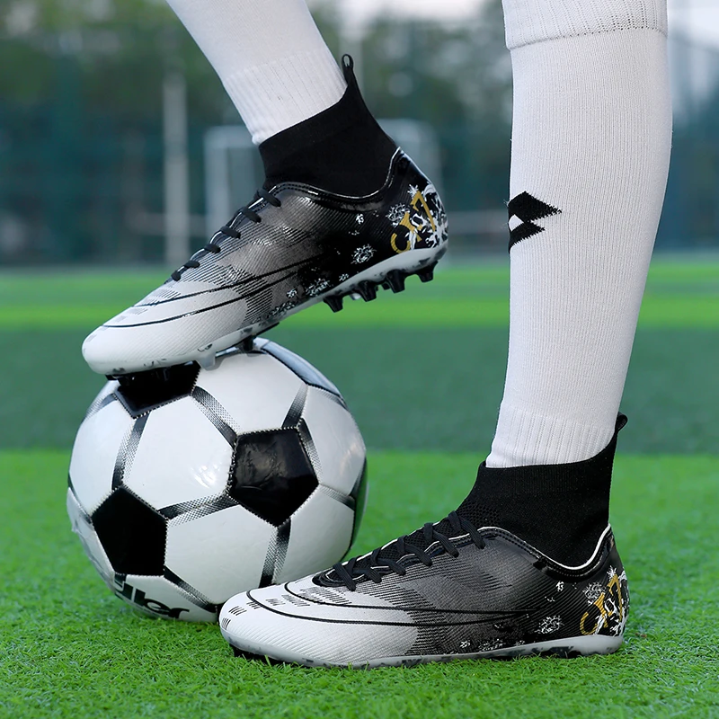 High-top Football Shoes Mens Soccer Cleats Outdoor Lightweight Training Boots Ground Athletic Football Boots for Men and Women