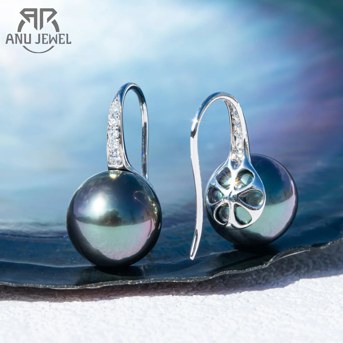 

Серьги из белого золота с муассанитом и натуральным таитянским жемчугом, 11-12 мм