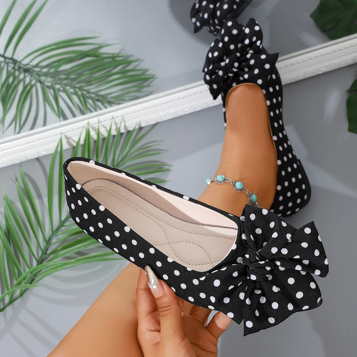 Summer Women's Bowknot Flat Tabi Ninja Shoes Pig Toe Slippers Lazy Person Horse Hoof Shoes Women Split Toe Mocassines Loafers