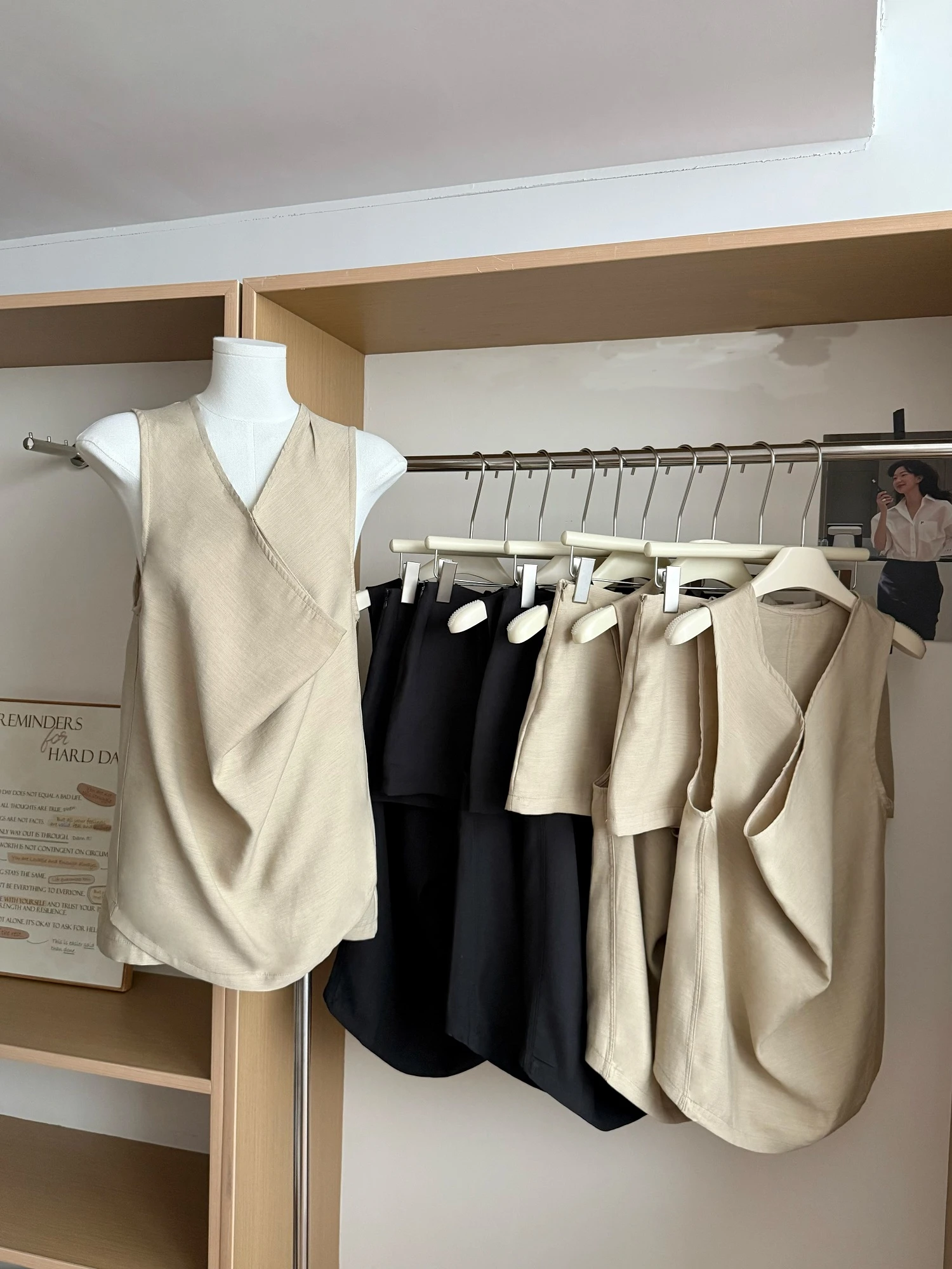 

Женский летний элегантный комплект из двух предметов с юбкой Lady High Street, топ без рукавов с распашным воротником + мини-юбка