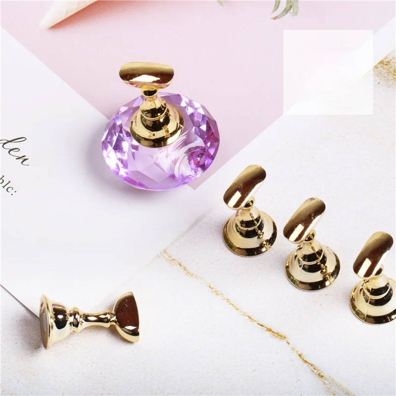 1Pc Magnetic Nail Holder + 5 Tips Practice Crystal Nail Art Display Stand UV Gel Polish Showing Manicure Tools Metal Alloy Shelf