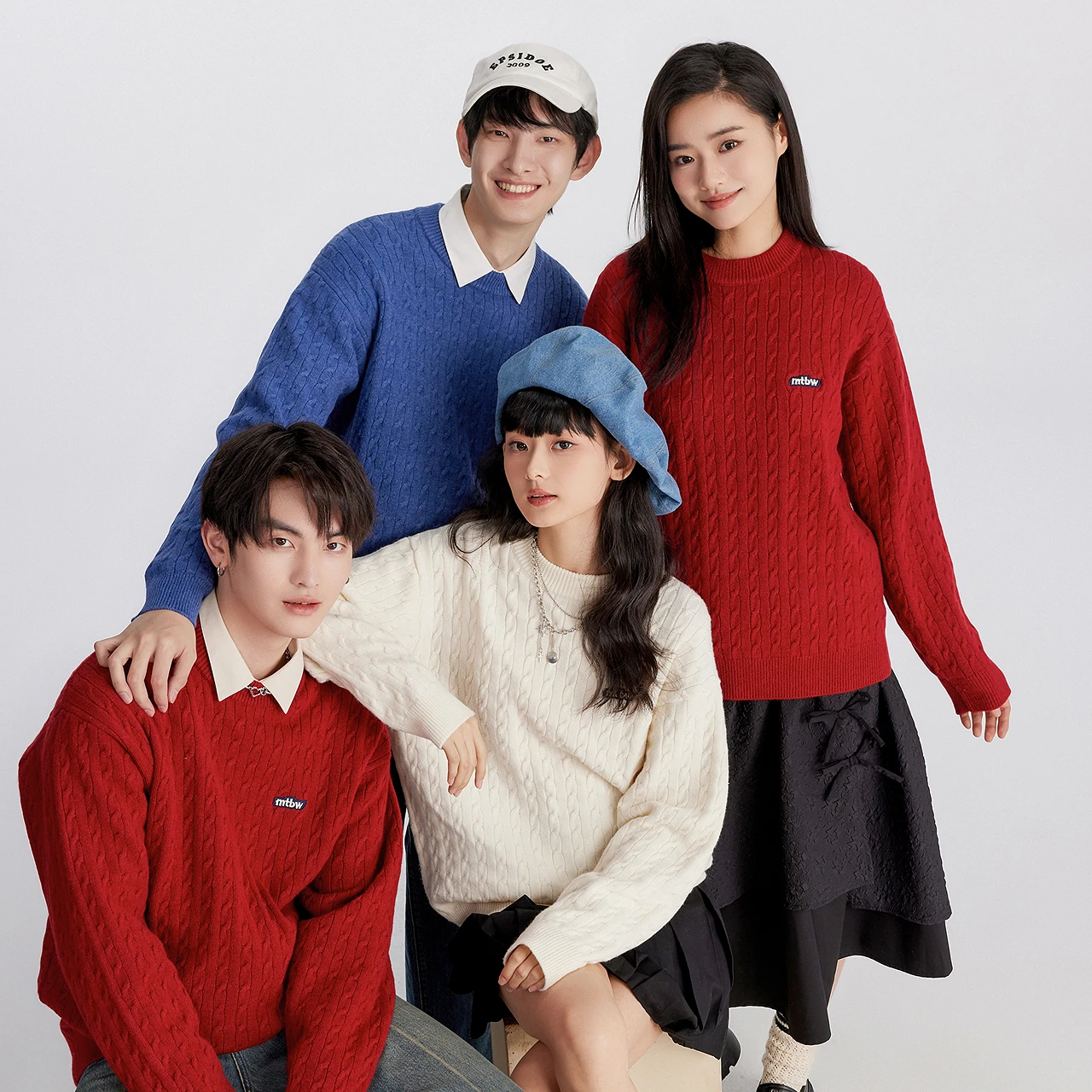 سترة طويلة الأكمام للرجال والنساء ، سترة دافئة مع ياقة مستديرة ، بلون واحد ، للزوجين ، عيد الميلاد ، الخريف