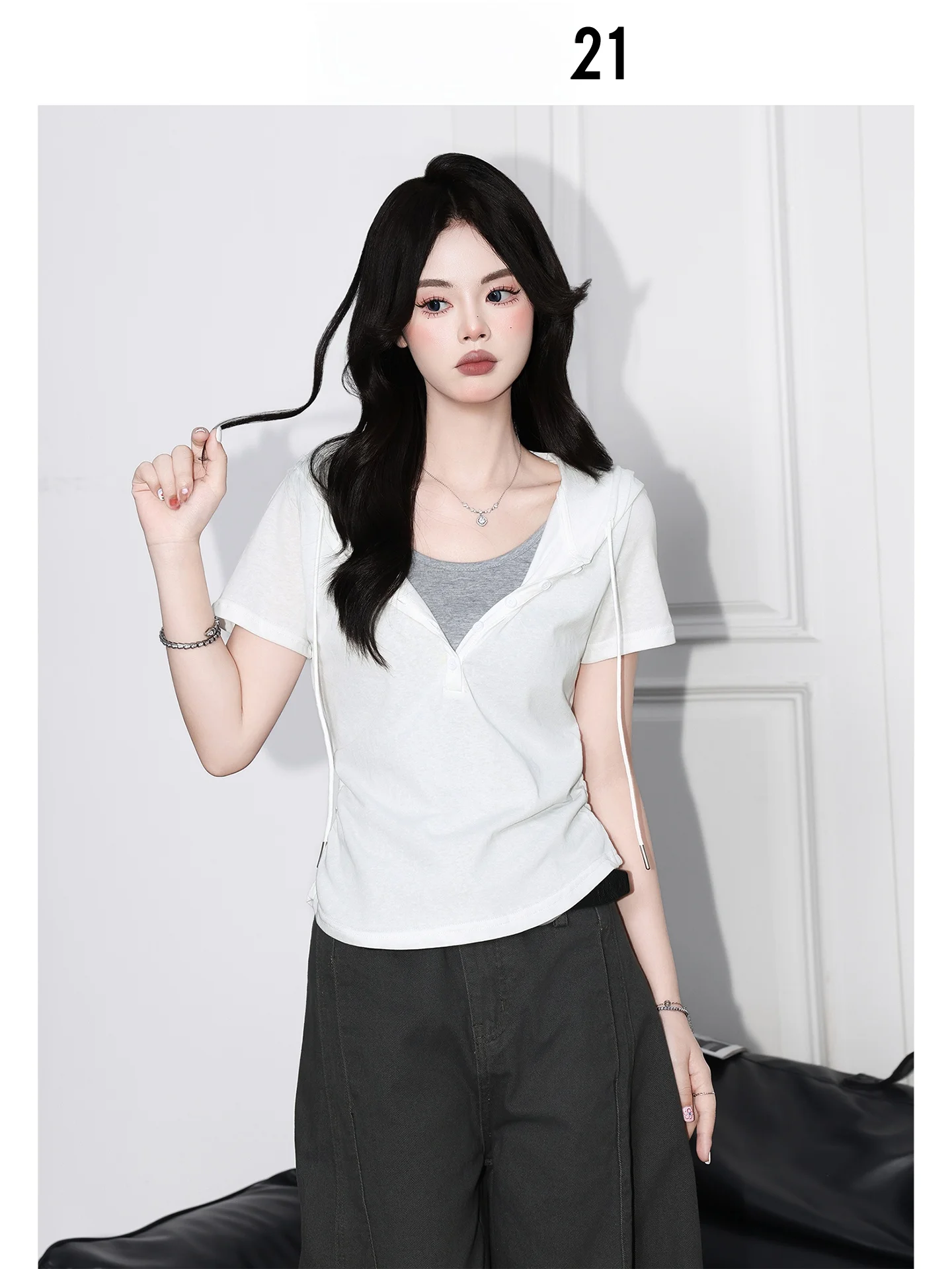 Camiseta Blanca con Cuello en V y Corte Ajustado de Forever 21 para Mujer, Sudadera con Bloques de Color, Manga Corta, Estilo Casual, Camiseta de Dos Piezas con Efecto de Dos Piezas