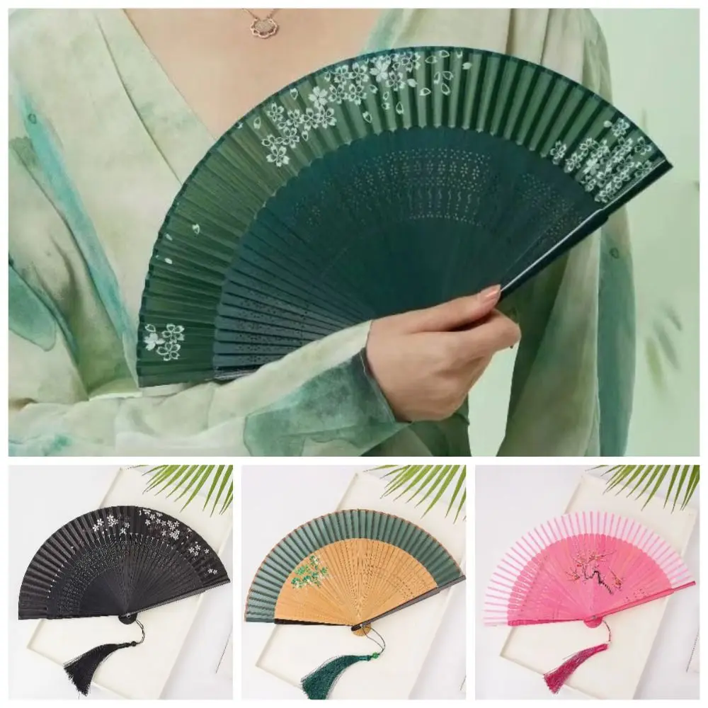 الكلاسيكية منحوتة الخيزران مروحة قابلة للطي زهرة النمط الصيني النمط الصيني مروحة قابلة للطي مع شرابة عشوائية صور الدعامة مروحة يدوية #3