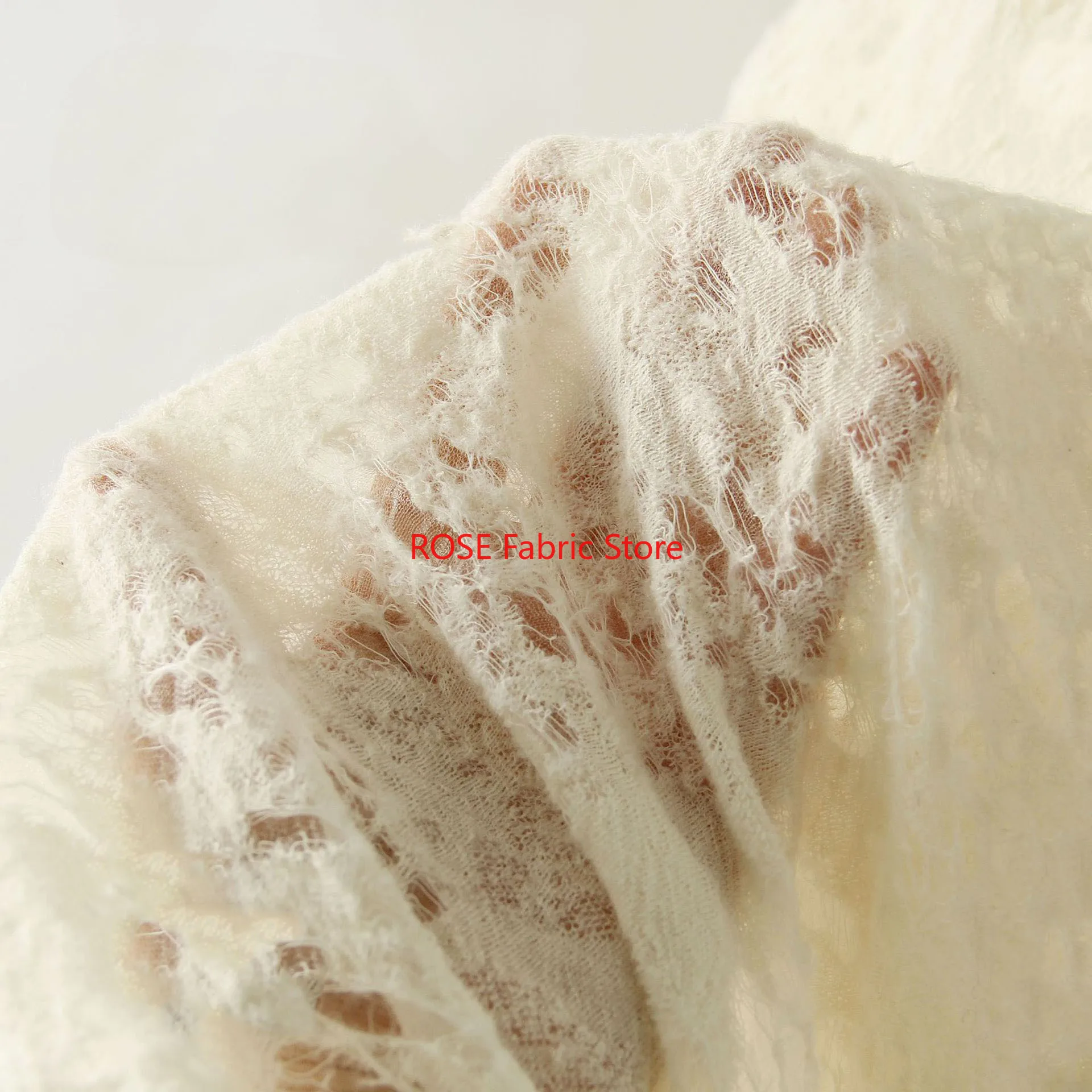 

1-ярдовая мягкая шелковистая полая сетчатая шерстяная ткань, кашемировая дизайнерская ткань, черный, белый цвет