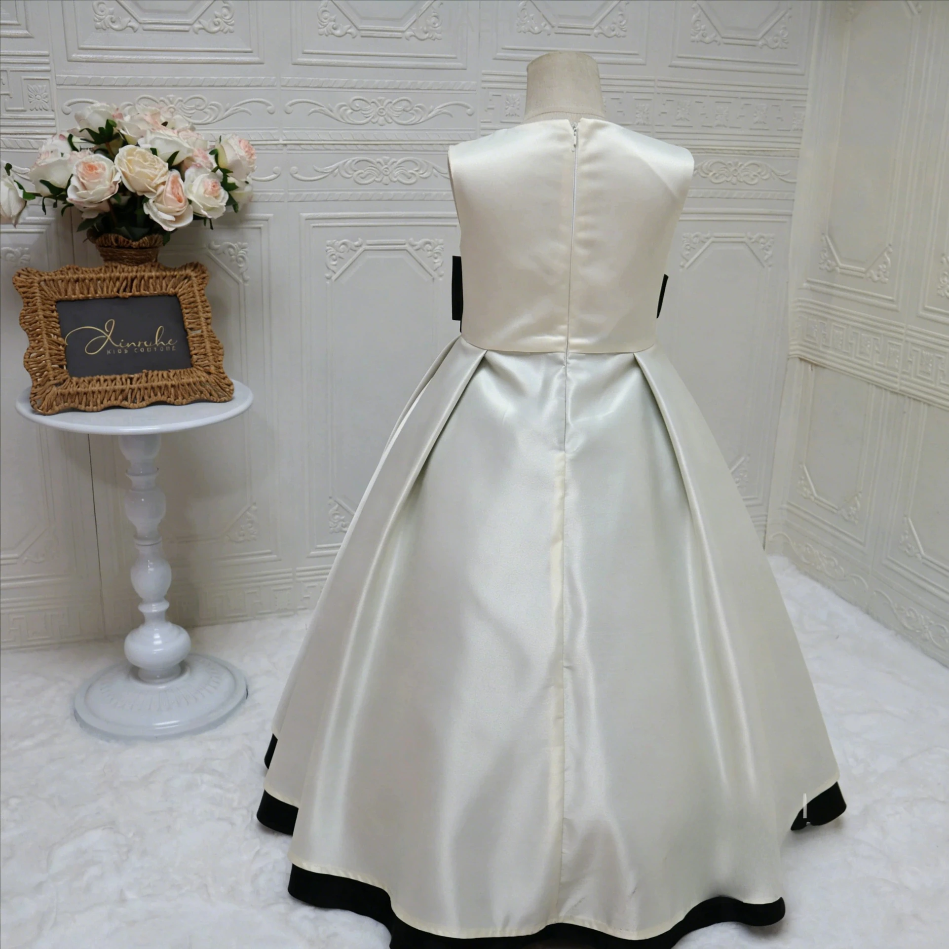 Customized Flower Girl Dress For Wedding Satin Bow Sleeveless Floor Length Elegant Kids Birthday Party First Communion Gown