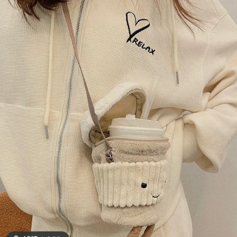 

Cartoon Cute Plush Crossbody Bag with Milk Tea Cup Set Women's Shoulder Bag with Toy Holder Customized Coffee Companion Bag