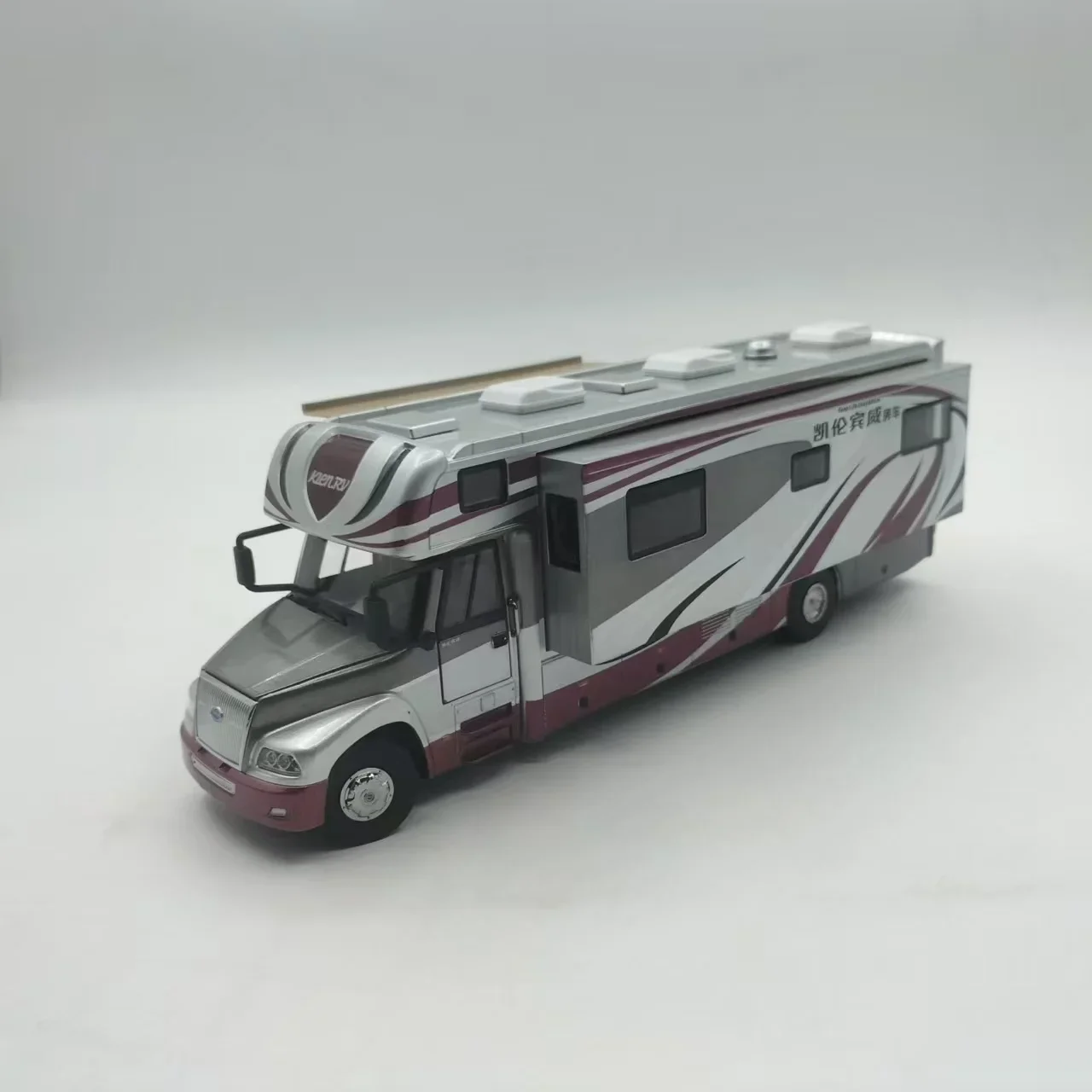 Modèle de bus autocar sous licence Yutong ZK5180, échelle 1:42 de haute qualité, avec détails d'ouverture