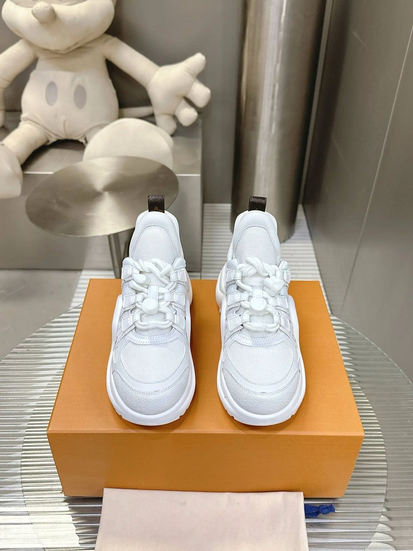 Unisex All White Curved Chunky Sneakers Breathable Mesh Upper Wave Shaped Thick Sole Lace-up Low Top Casual Shoes
