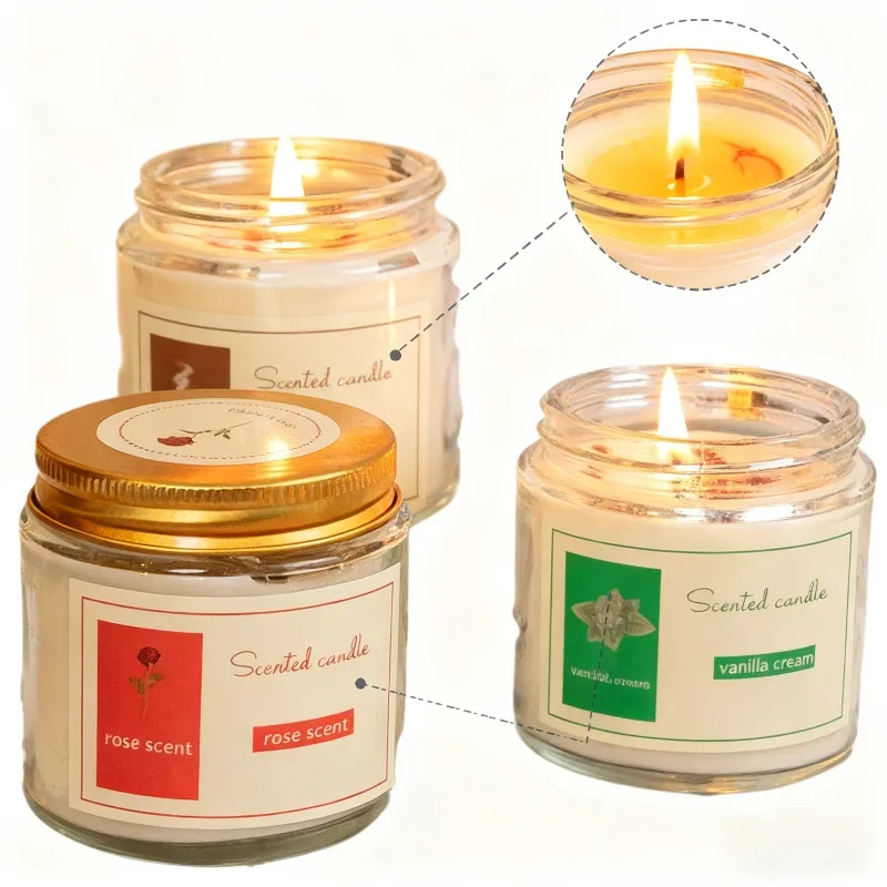 Lavendelfarbene Duftkerzen mit Glasbehälterverpackung und goldenem Deckel – aromatherapie-Akzenten, entspannender Duft für Schlafzimmer und Wohnzimmer