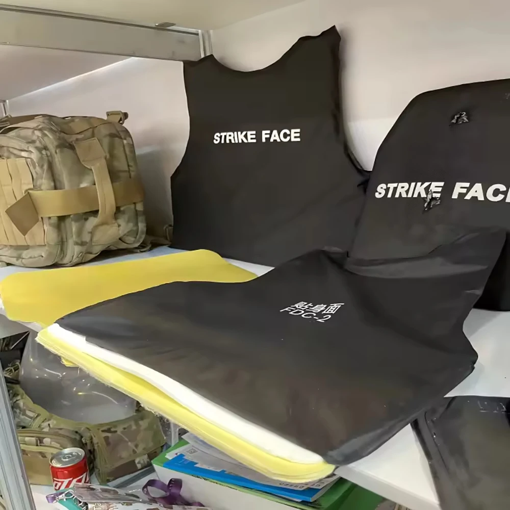 3A グレード PE 民間安全個人保護ソフトアーマーベスト、戦術的な防弾プレートが並んでいます。