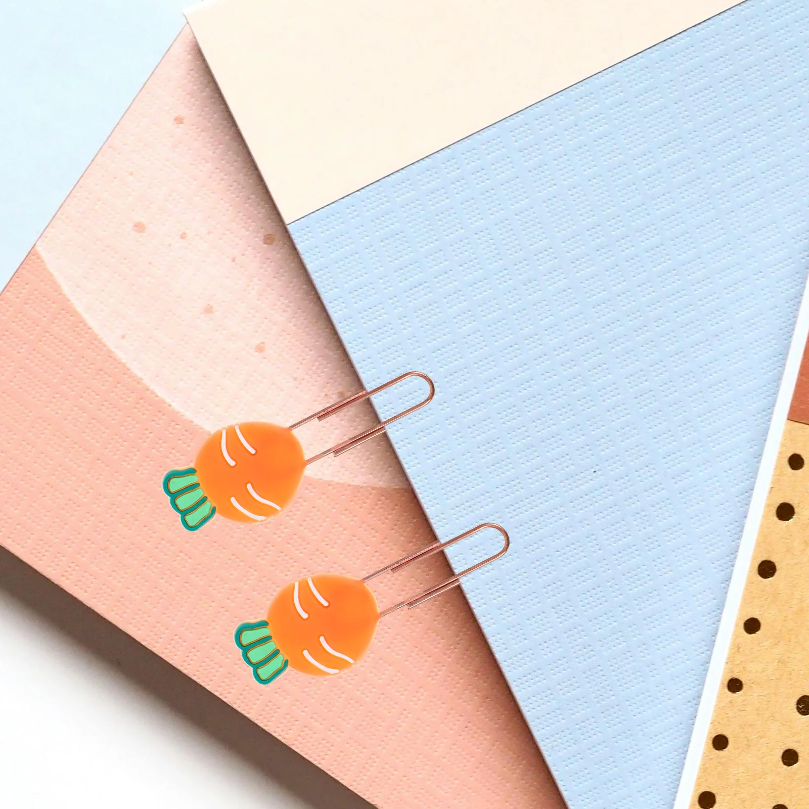 

20Pcs Cartoon Paper Clips Small Carrot Style Metal Document Clips Decorative Office and Study Supplies Paper Clip