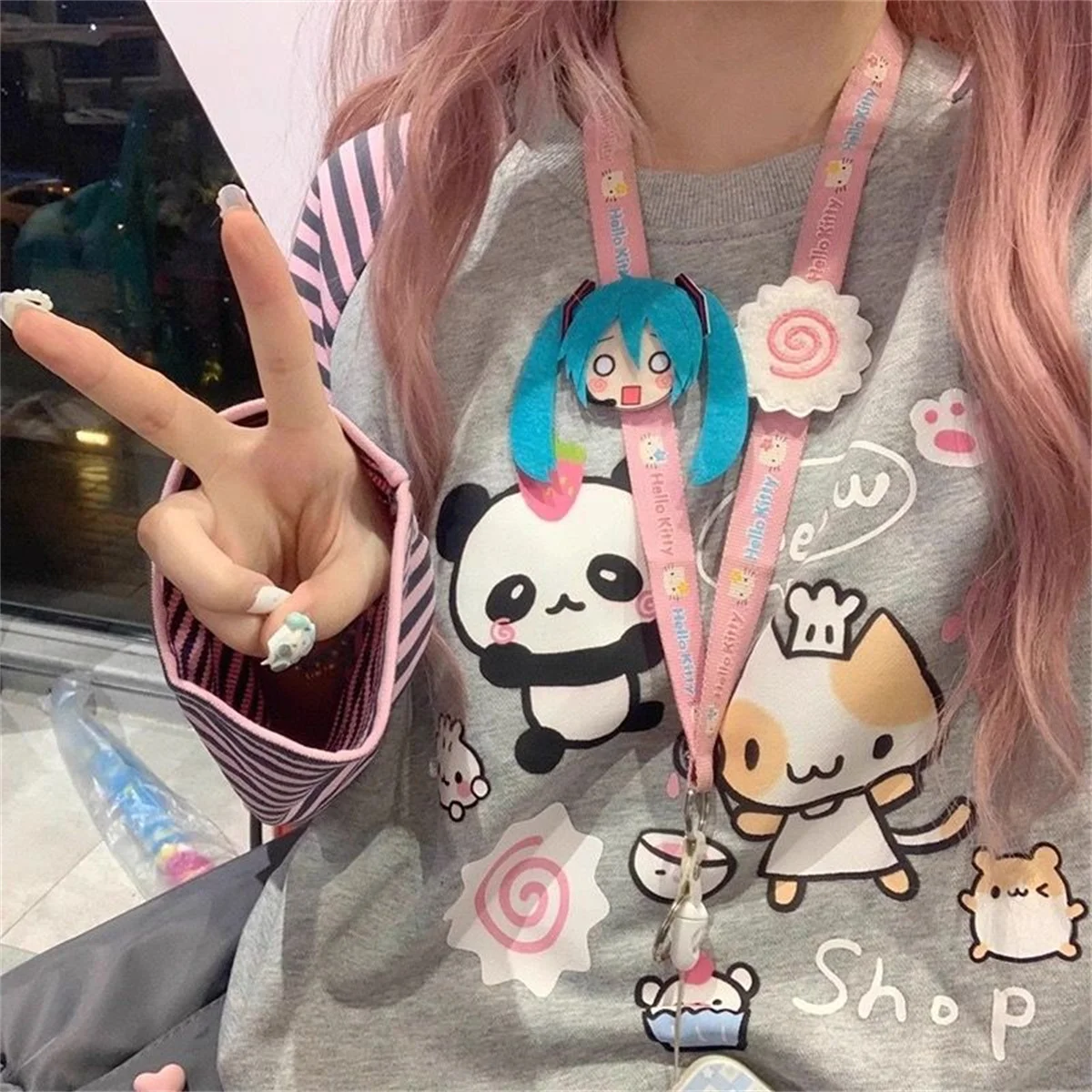 グレーピンクストライプパンダプリント長袖シャツ Y2k 漫画日本原宿かわいいルーズパーカー女性春の新しい Tシャツ