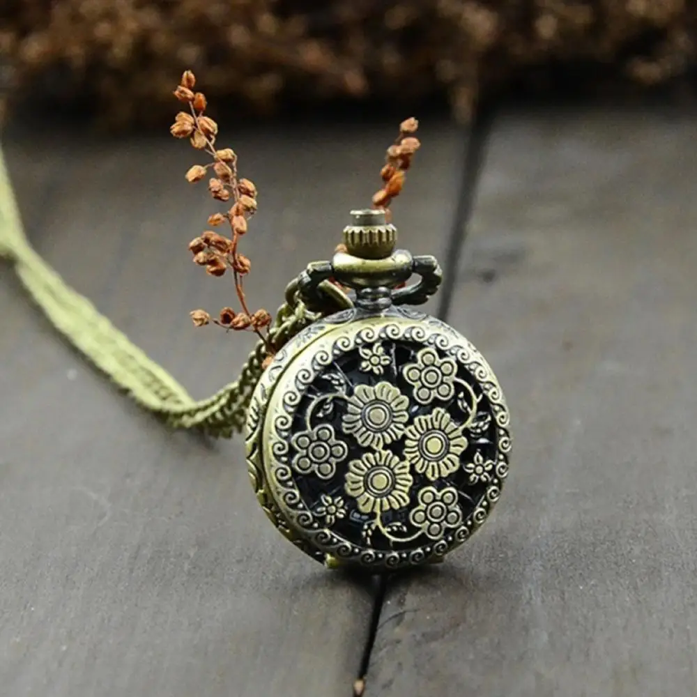 Vintage Quartz Steampunk Pocket Watch Women Man Necklace Pendant with Chain Gift Necklace Carving Chain Clock Pocket Fob Watch