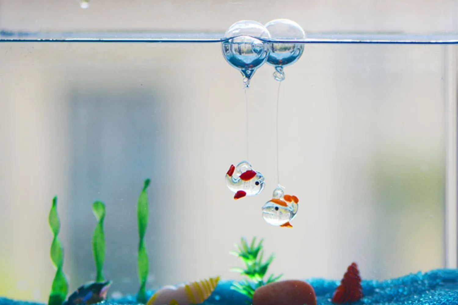 Camal 1PCS Floating Glass Bubble Ball With Luminous 20mm Whale Mini Figurine Pendant Aquarium Fish Tank Landscaping Decoration