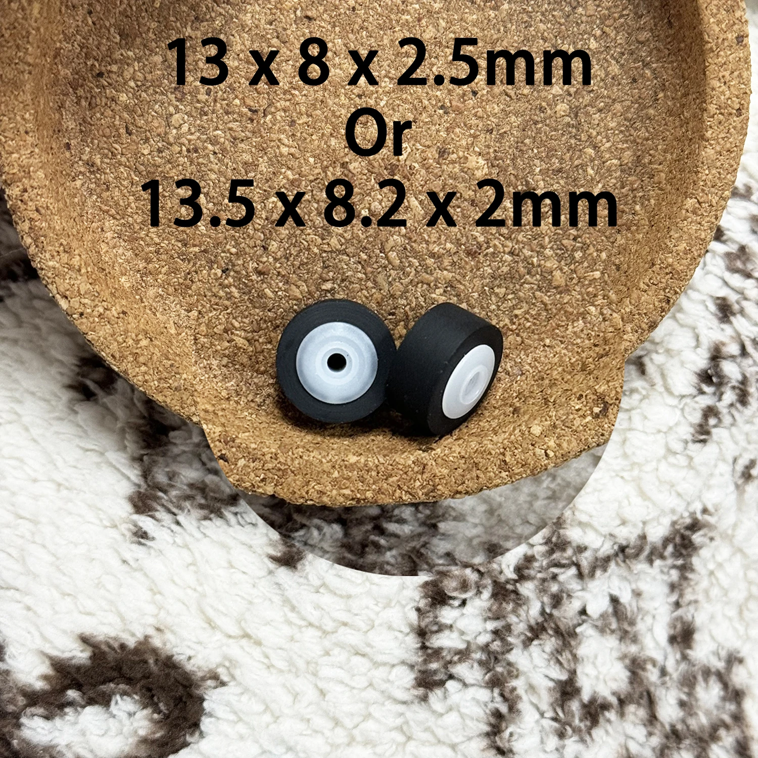 Pinch Roller Rubber Cassette Deck 13 x 8 x 2.5mm / 13.5 x 8.2 x 2mm Pinch Roller Tires With Plastic Shaft Part Replacement