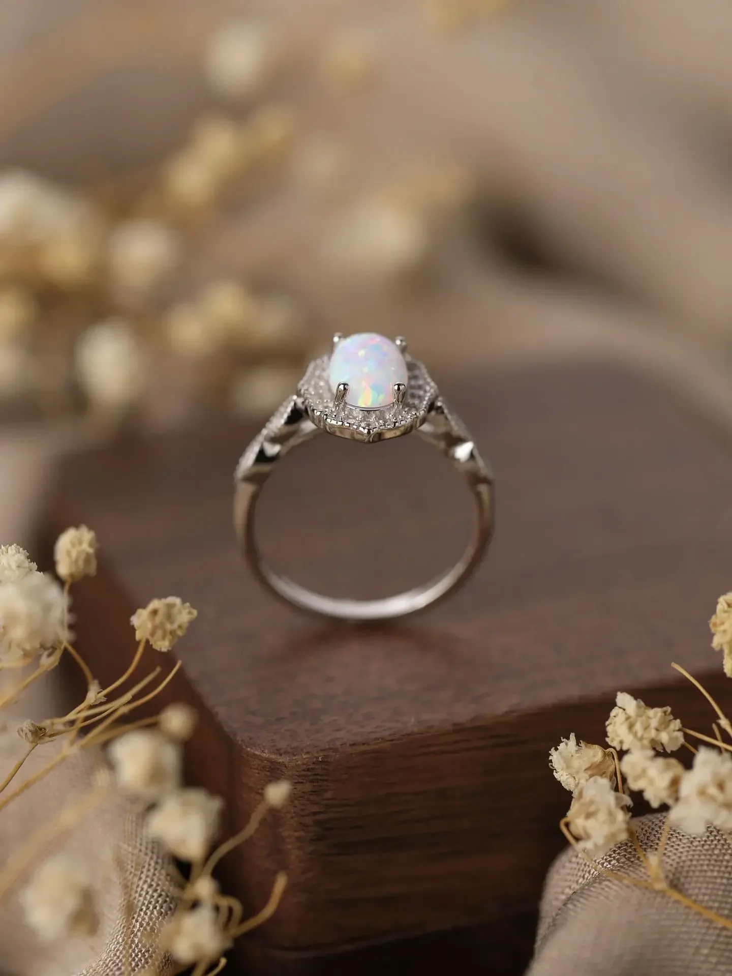 Pure 925 Silver Women's Ring Inlaid with Zircon and Opal with Exquisite Style as Wedding Ring