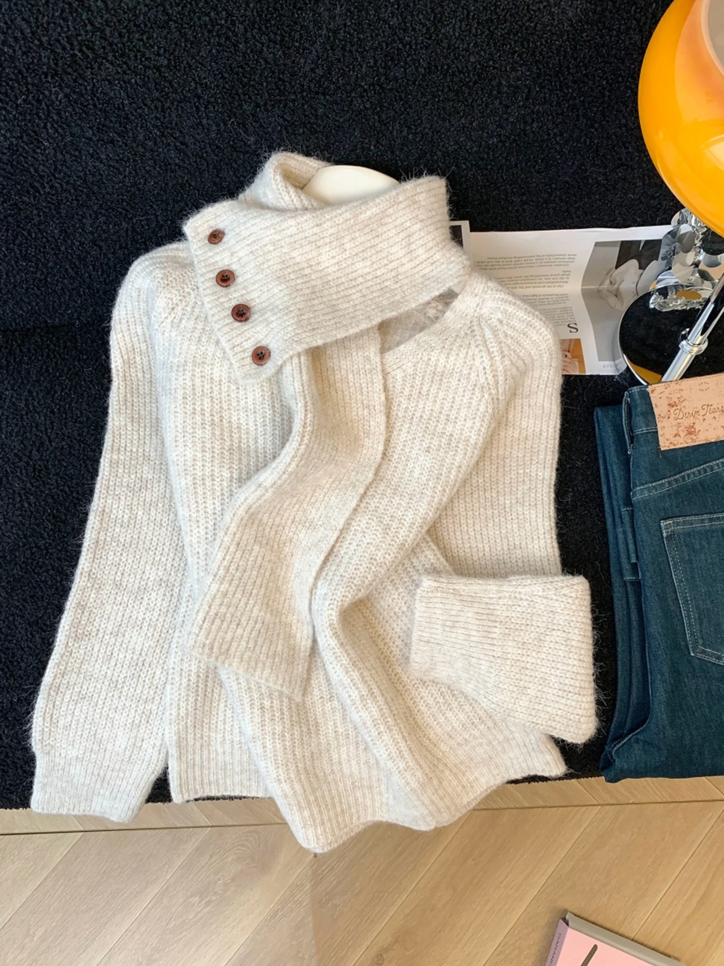 

Женский утепленный мягкий свитер с шарфом и пуговицами, новинка зимы, базовый трикотажный топ с V-образным вырезом и длинными рукавами