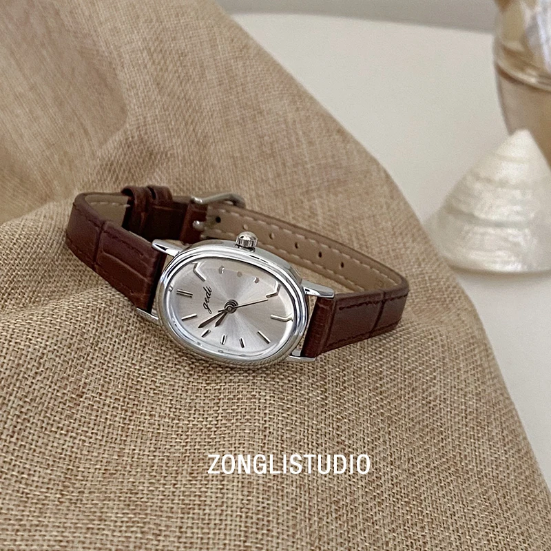 Simple And Elegant Oval Watch For Women With A Light Luxury And Versatile Korean Style, Small And Petite, Suitable For Students.