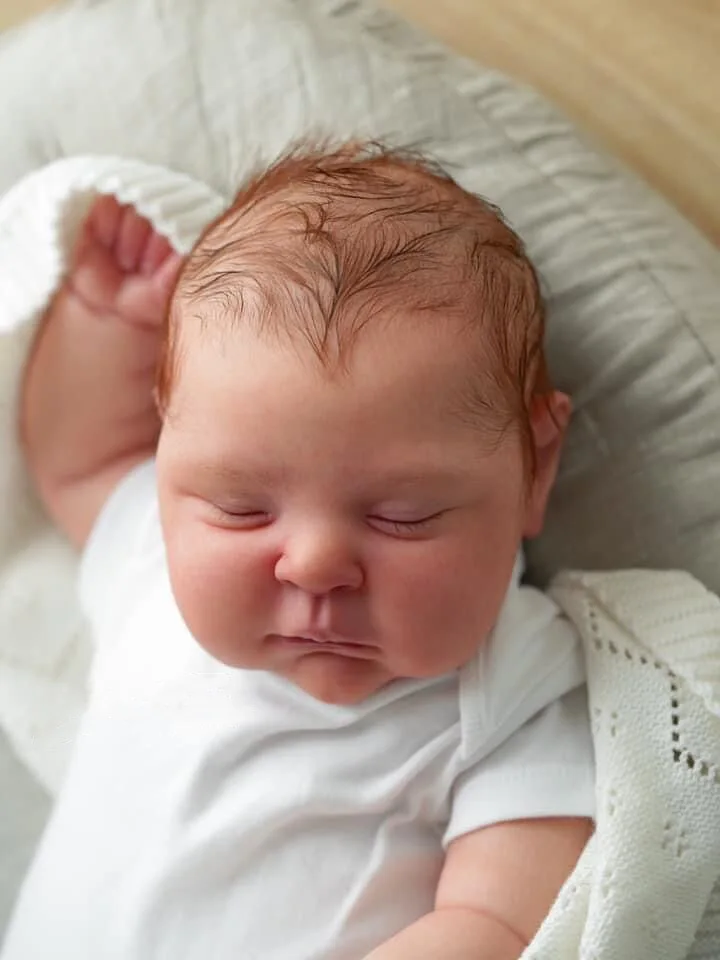 الخوخ الجذور الشعر تولد من جديد دمية لمسة ناعمة الشعور نابض بالحياة الوليد دمية طفل الانتهاء بالفعل رسمت دمية لعبة طفل اللوحة ثلاثية الأبعاد